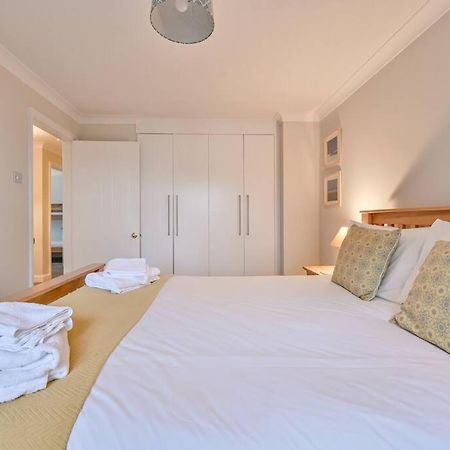 Spacious Sandbanks Apartment Near Beach And Bars With Free Parking Poole Extérieur photo