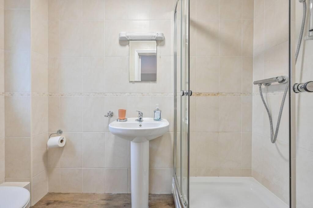 Spacious Sandbanks Apartment Near Beach And Bars With Free Parking Poole Extérieur photo