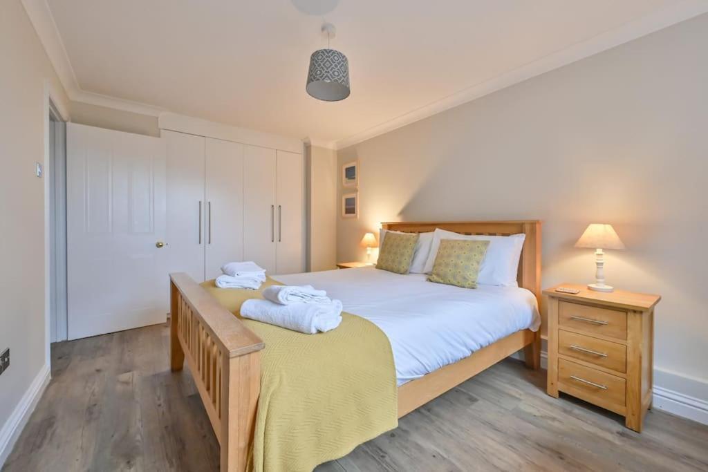 Spacious Sandbanks Apartment Near Beach And Bars With Free Parking Poole Extérieur photo