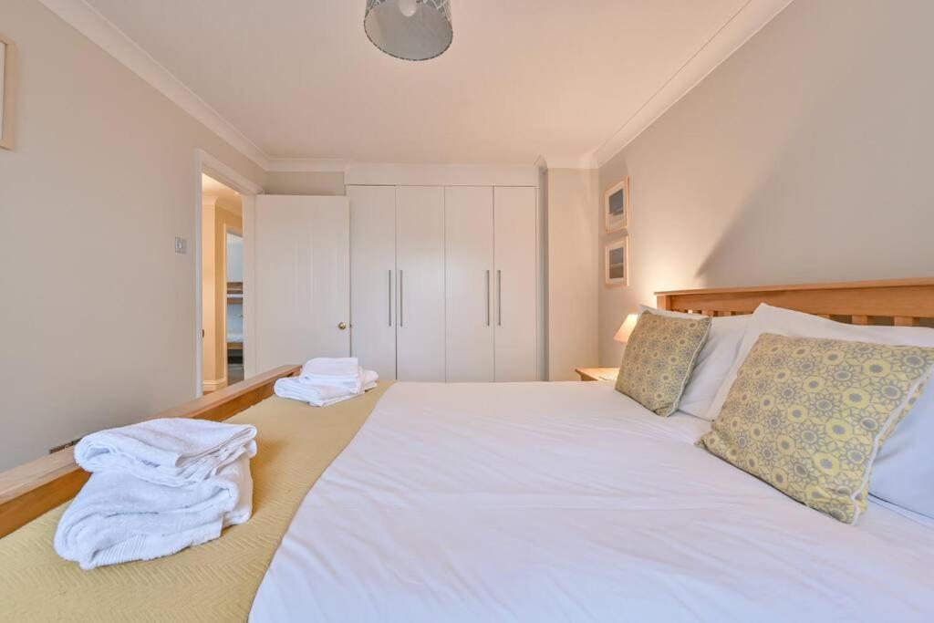 Spacious Sandbanks Apartment Near Beach And Bars With Free Parking Poole Extérieur photo