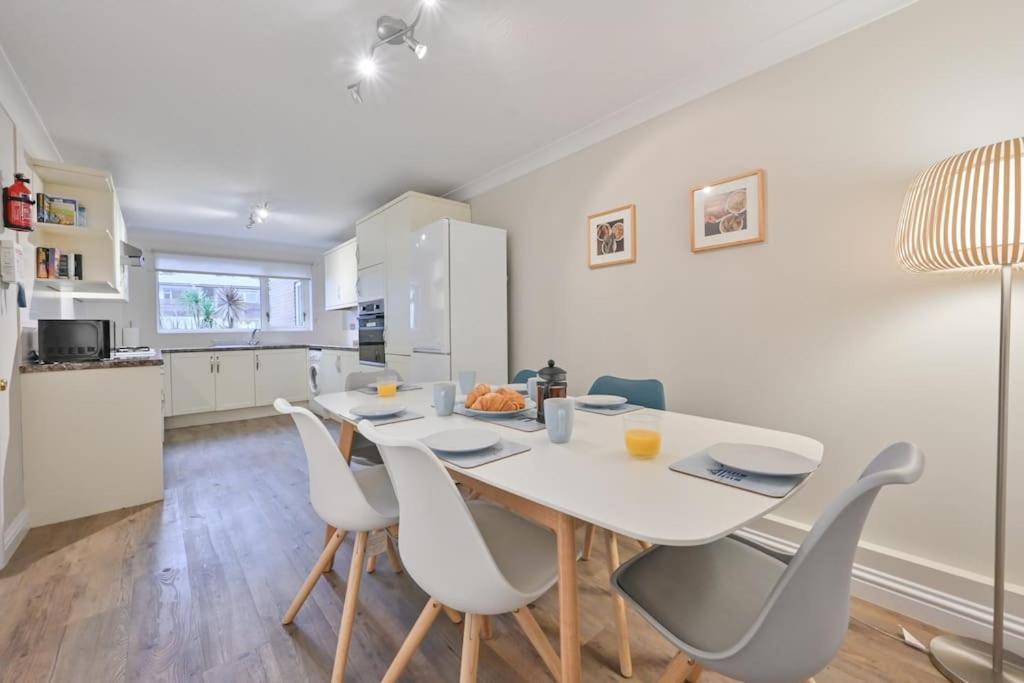 Spacious Sandbanks Apartment Near Beach And Bars With Free Parking Poole Extérieur photo
