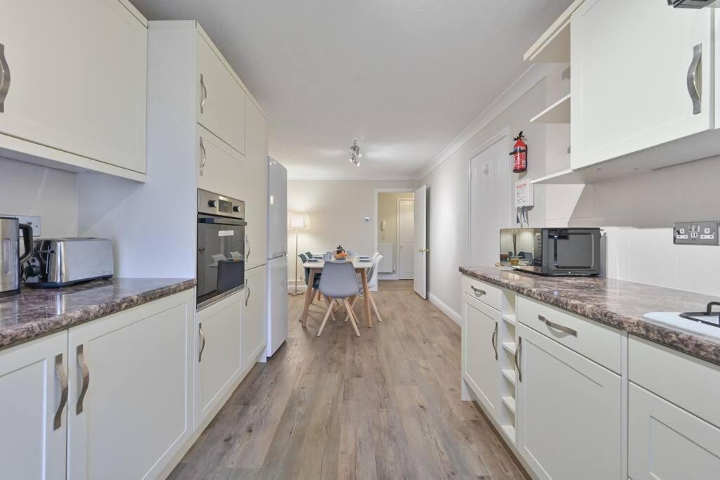 Spacious Sandbanks Apartment Near Beach And Bars With Free Parking Poole Extérieur photo