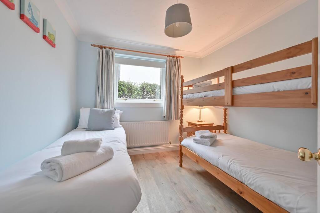 Spacious Sandbanks Apartment Near Beach And Bars With Free Parking Poole Extérieur photo
