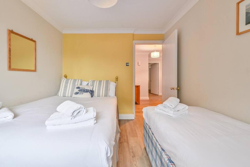 Spacious Sandbanks Apartment Near Beach And Bars With Free Parking Poole Extérieur photo