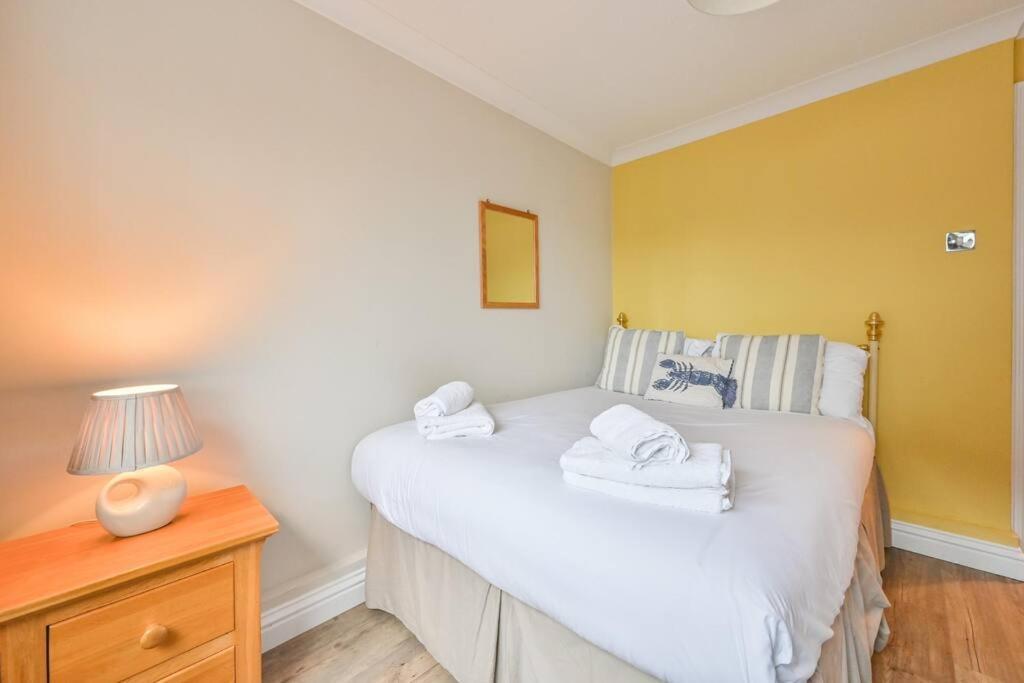 Spacious Sandbanks Apartment Near Beach And Bars With Free Parking Poole Extérieur photo