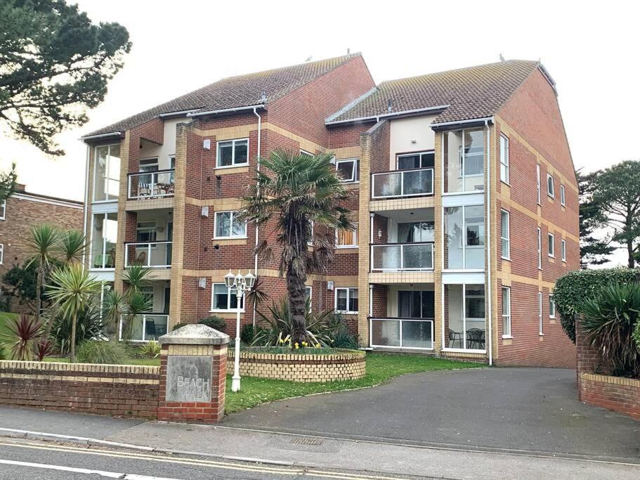 Spacious Sandbanks Apartment Near Beach And Bars With Free Parking Poole Extérieur photo