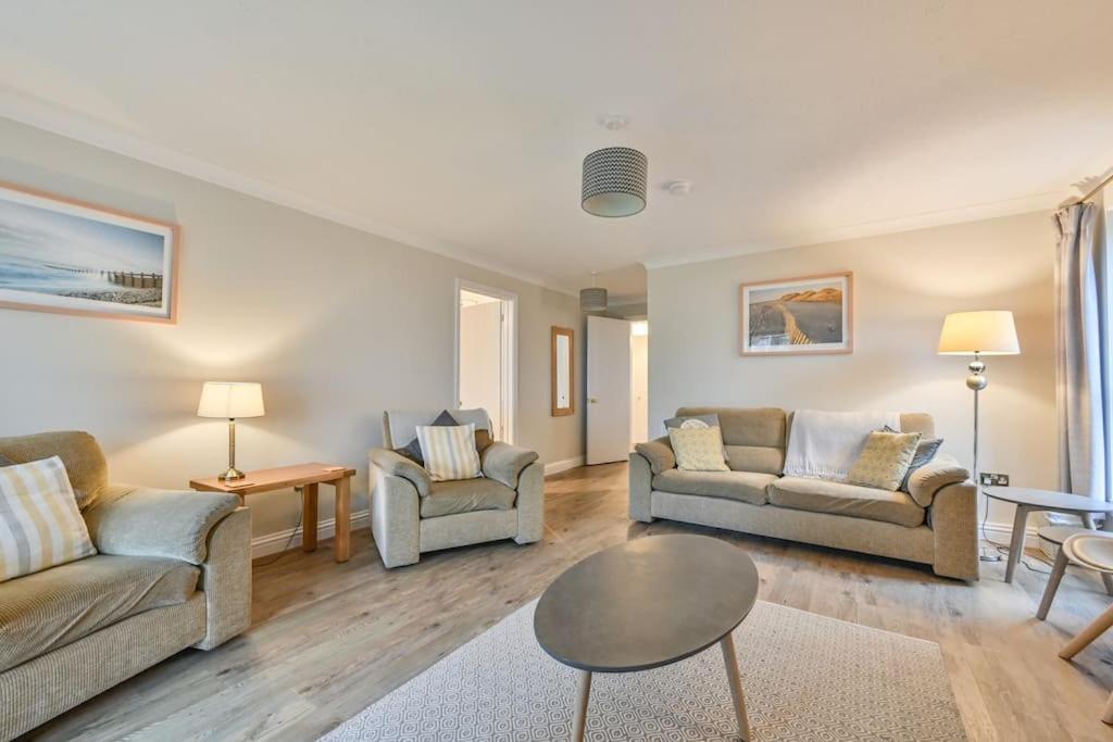Spacious Sandbanks Apartment Near Beach And Bars With Free Parking Poole Extérieur photo