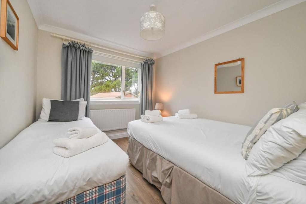 Spacious Sandbanks Apartment Near Beach And Bars With Free Parking Poole Extérieur photo